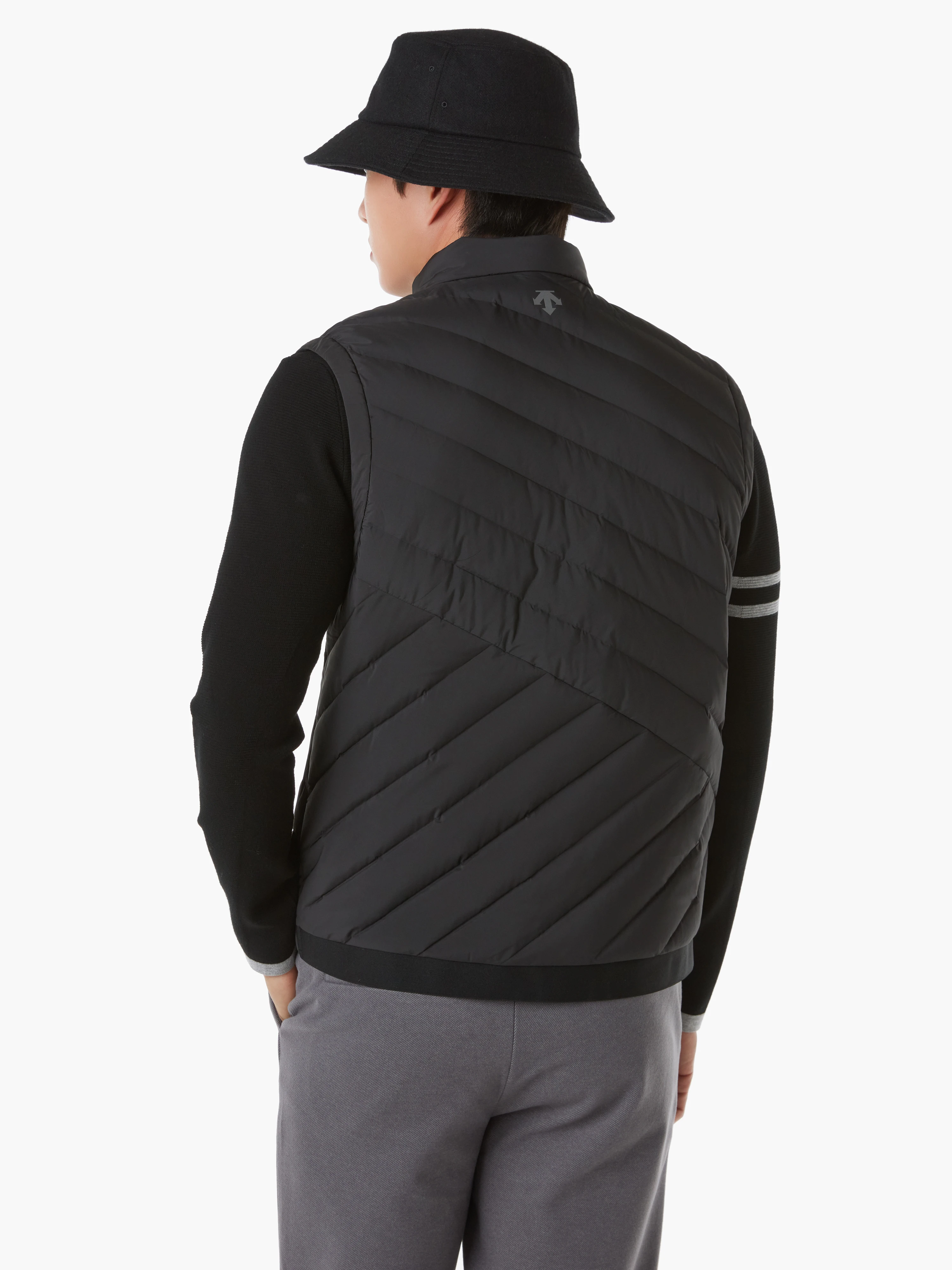 商品【预售商品15天发货】 DESCENTE|GOLF经典黑色轻量羽绒背心适合运动 DP32MFDV91-BLKG,价格¥1735,第5张图片详细描述