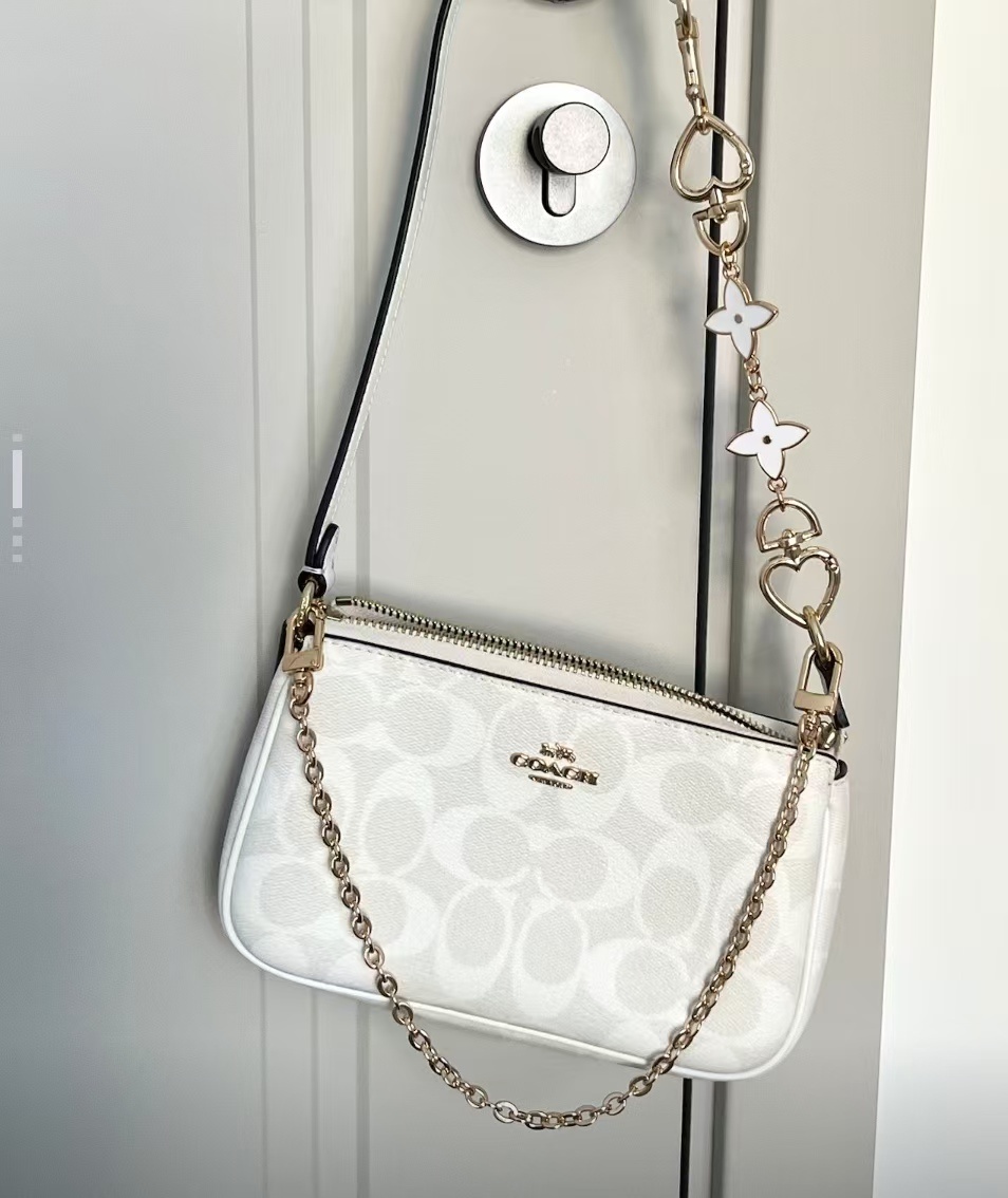 商品[国内直发] Coach|COACH蔻驰 Nolita 19 复古经典老花金标Logo 标志性涂层帆布 腋下包麻将包手提单肩包 小号 女款 粉笔白,价格¥1542,第6张图片详细描述