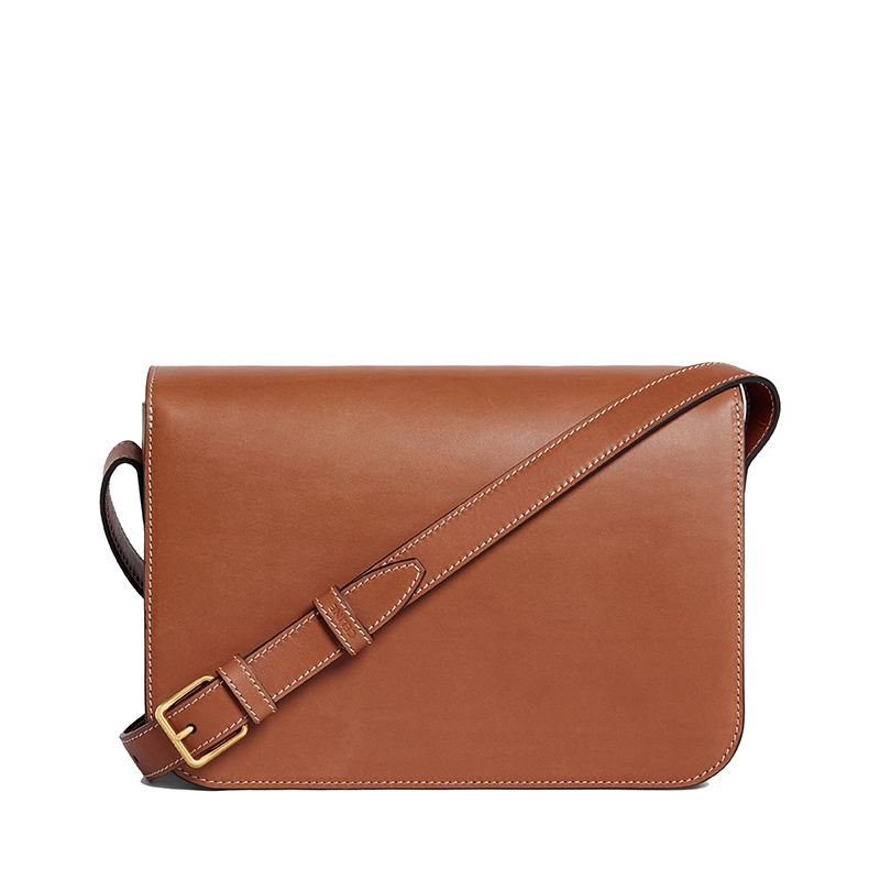商品Celine|【包税】CELINE/赛琳 22新款CUIR TRIOMPHE系列 女士中号黄褐色牛皮革同色系凯旋扣翻盖开合单肩斜挎包199223BFN.04LU,价格¥25102,第2张图片详细描述
