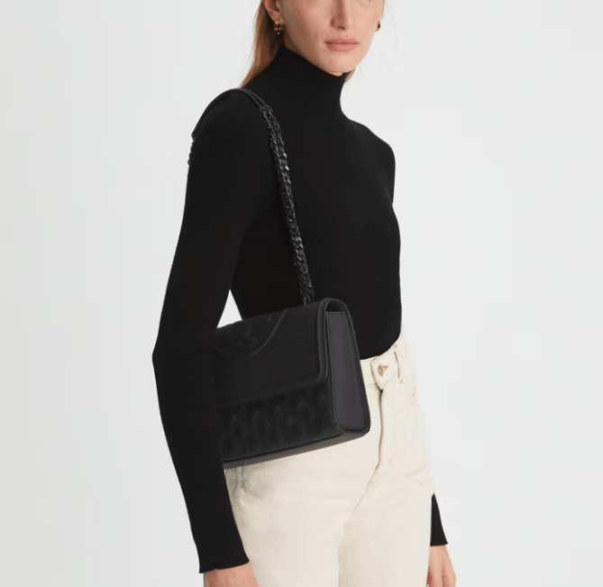 商品Tory Burch|汤丽柏琦 TB菱形绗缝浮雕印花编织链条翻盖单肩斜挎包女款黑色（香港仓发货）,价格¥3580,第10张图片详细描述