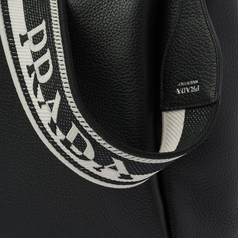 商品Prada|PRADA/普拉达 22春夏新款 女士黑色皮革饰有三角徽标配织物肩带拉链开合单肩斜跨手提包1BC170_2DKV_F0002_V_3OO,价格¥26494,第6张图片详细描述