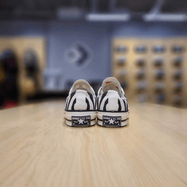 商品Converse|【韩国直邮|包邮包税】匡威 CHUNK TAYLOR70 ACAEVE 印花 GRIGNBLICHED ROW 帆布鞋 167811C,价格¥406,第5张图片详细描述