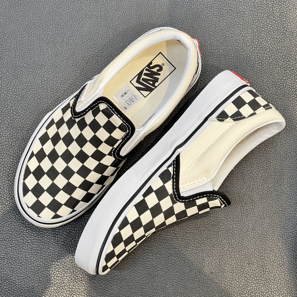 商品Vans|【韩国直邮|包邮包税】万斯[VAN SKIDS] Classic Slip-OnChCheckerboard 儿童共用鞋B黑色/白色 (VN000ZBUEO1),价格¥395,第2张图片详细描述