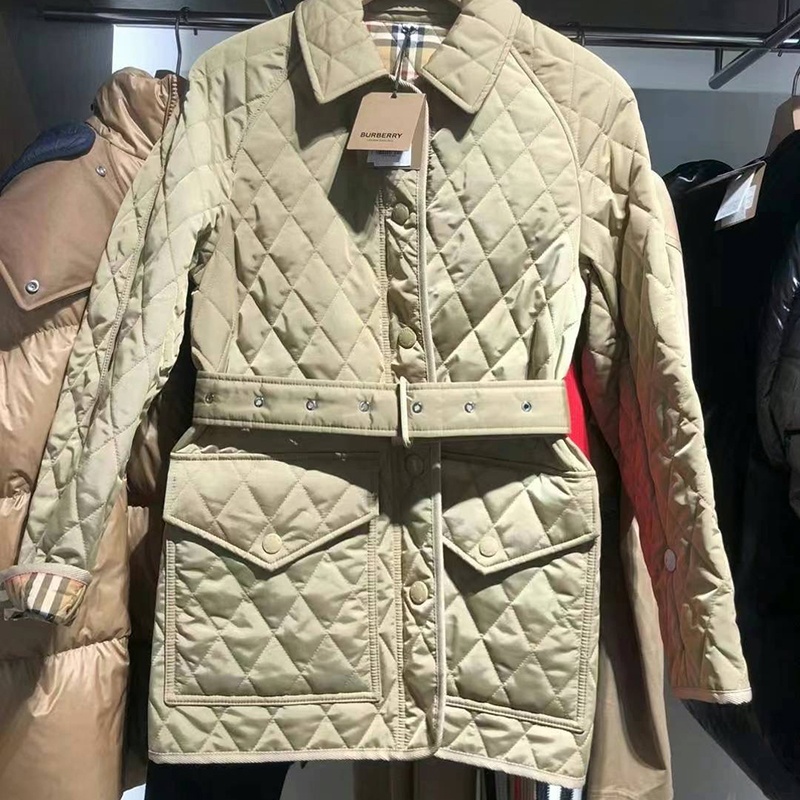 商品Burberry|【现货】博柏利 24年新款 女士驼色聚酰胺翻领束腰绗缝夹克80734171,价格¥4359,第5张图片详细描述