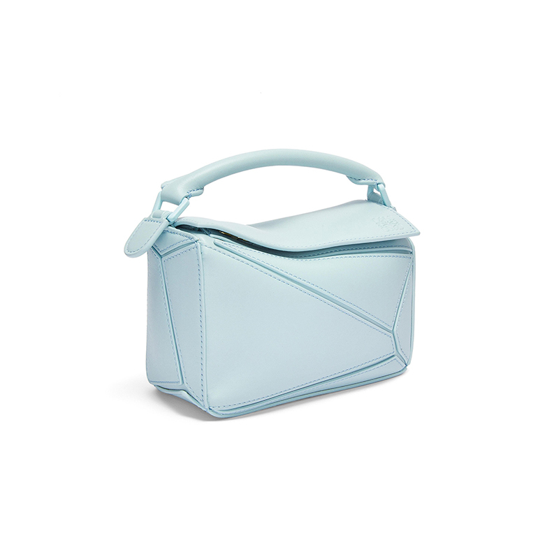 商品Loewe|LOEWE/罗意威 22年新款 Puzzle系列 女士mini海蓝宝石色缎面小牛皮单肩斜挎手提拼图包A510U95X58-9514,价格¥16491,第3张图片详细描述