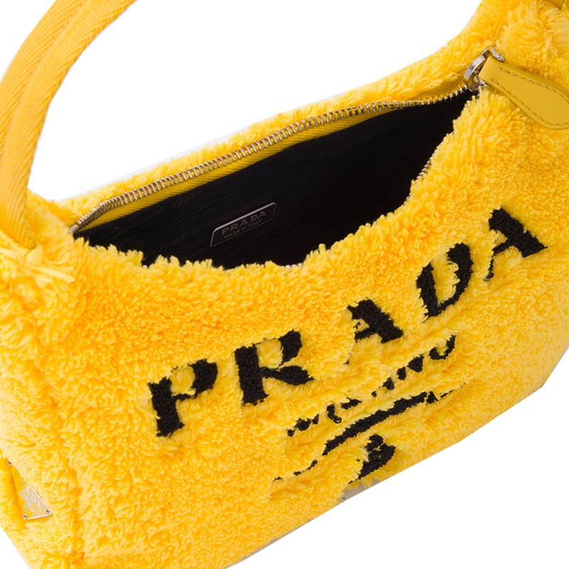 商品Prada|PRADA/普拉达 22新款Re-Edition 2000系列 女士迷你黄色/黑色织物徽标印花饰徽标吊饰单肩斜挎毛圈包hoob流浪包1NE515_2DXO_F0C5K,价格¥8018,第5张图片详细描述