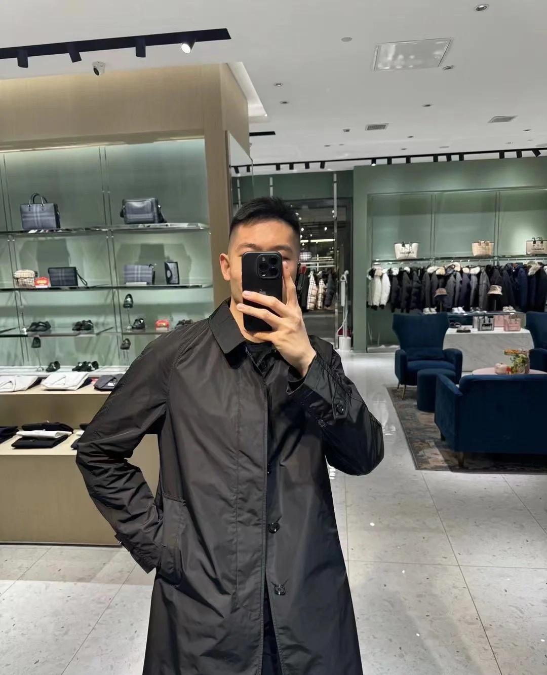 商品Burberry|BURBERRY/博柏利 男士黑色聚酯纤维暗扣翻领中款风衣80678531,价格¥1859,第8张图片详细描述