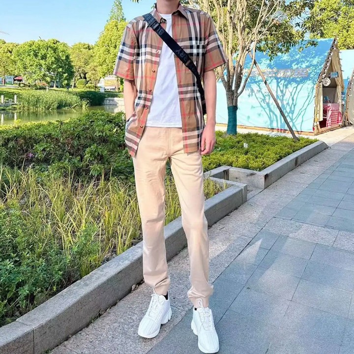 商品Burberry|Burberry/博柏丽男士灰褐色棉格纹休闲单排扣短袖衬衫,价格¥1560,第6张图片详细描述