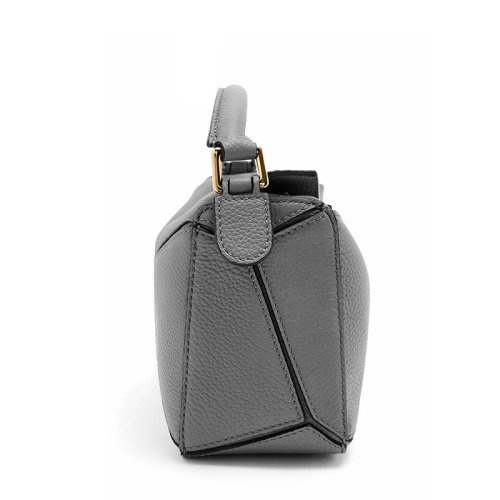 商品Loewe|【包税】LOEWE/罗意威 22新款Puzzle系列 女士迷你款沥青灰色柔软粒面小牛皮单肩斜挎手提拼图包A510U95X37-1640,价格¥13726,第4张图片详细描述