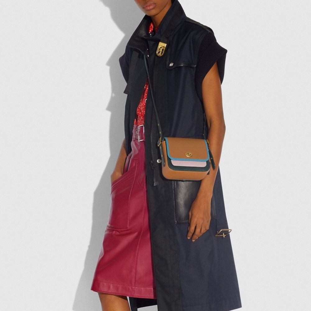 商品[国内直发] Coach|蔻驰女包旋扣小方包女士专柜款皮革单肩斜挎包棕绿拼色迷你89126 B4PU1,价格¥744,第6张图片详细描述