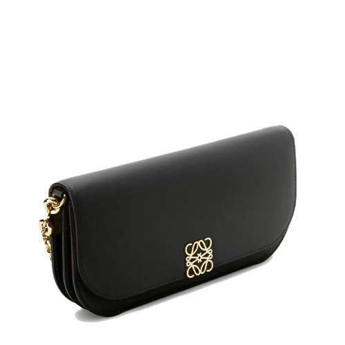 商品Loewe|【包税】LOEWE/罗意威 22春夏新款Goya系列 女士长款黑色丝绸牛皮风琴结构单肩手提手拿链条包A896O45X01-1100,价格¥15273,第4张图片详细描述