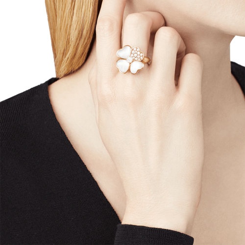 商品Van Cleef & Arpels| Van Cleef & Arpels/梵克雅宝 经典Cosmos系列 18k金玫瑰金镶嵌钻石白珍珠母贝四叶草中号戒指VCARO51Y00,价格¥105275,第2张图片详细描述