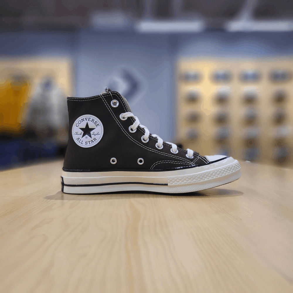 商品Converse|【韩国直邮|包邮包税】匡威共用 CHUNK TAYLOR 70 怀旧款 帆布 深色宽松 高腰 运动鞋 CHUCK 70 HI DARK ROOT/黑色/EGRET 170551C,价格¥577,第1张图片详细描述