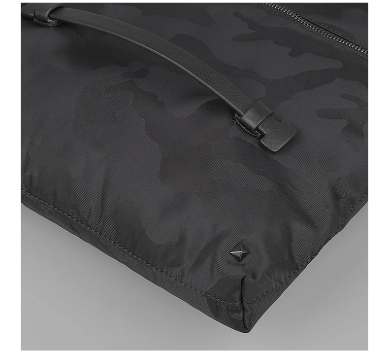 商品Valentino|VALENTINO 黑��色男士斜挎包 PY2B0579-NAI-0NO,价格¥3907,第8张图片详细描述
