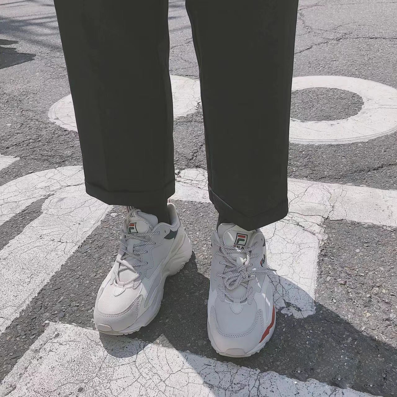 商品Fila|【享贝家】ZY- 斐乐FILA 新款红泫雅运动鞋 男女同款(预售款,10天发货)1RM01153E926,价格¥300,第6张图片详细描述