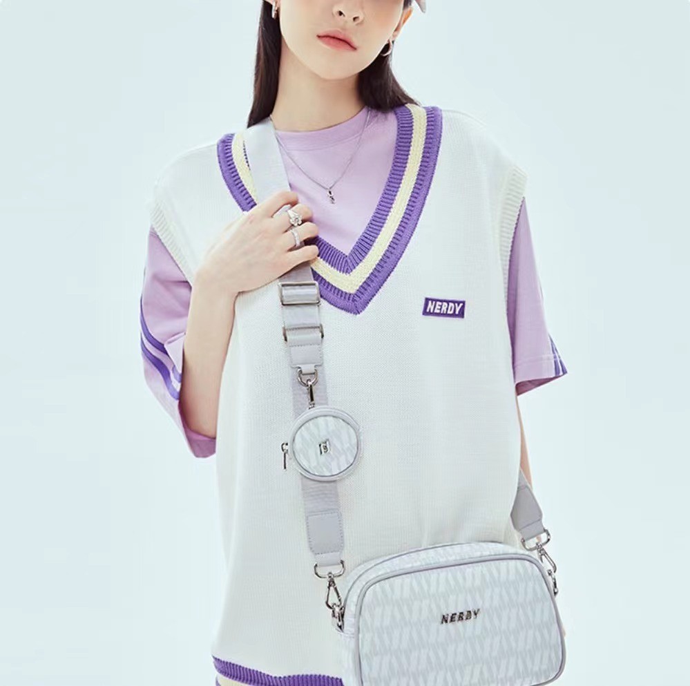 商品NERDY|【享贝家】NERDY 基础款徽标针织马甲 男女同款 奶油色（预售款，10天发货） PNES22KK0502 ,价格¥223,第3张图片详细描述