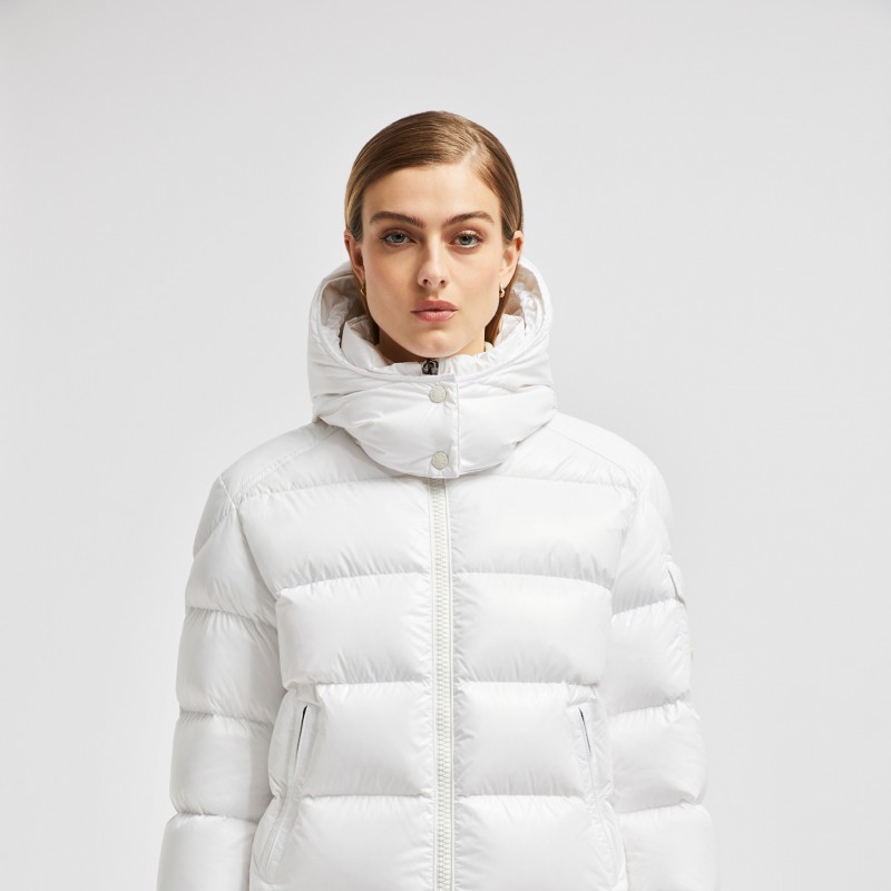 商品Moncler|蒙口 MAIRE系列女士灰白色短款羽绒服 J20931A0014268950032（三色可选）,价格¥11766,第4张图片详细描述