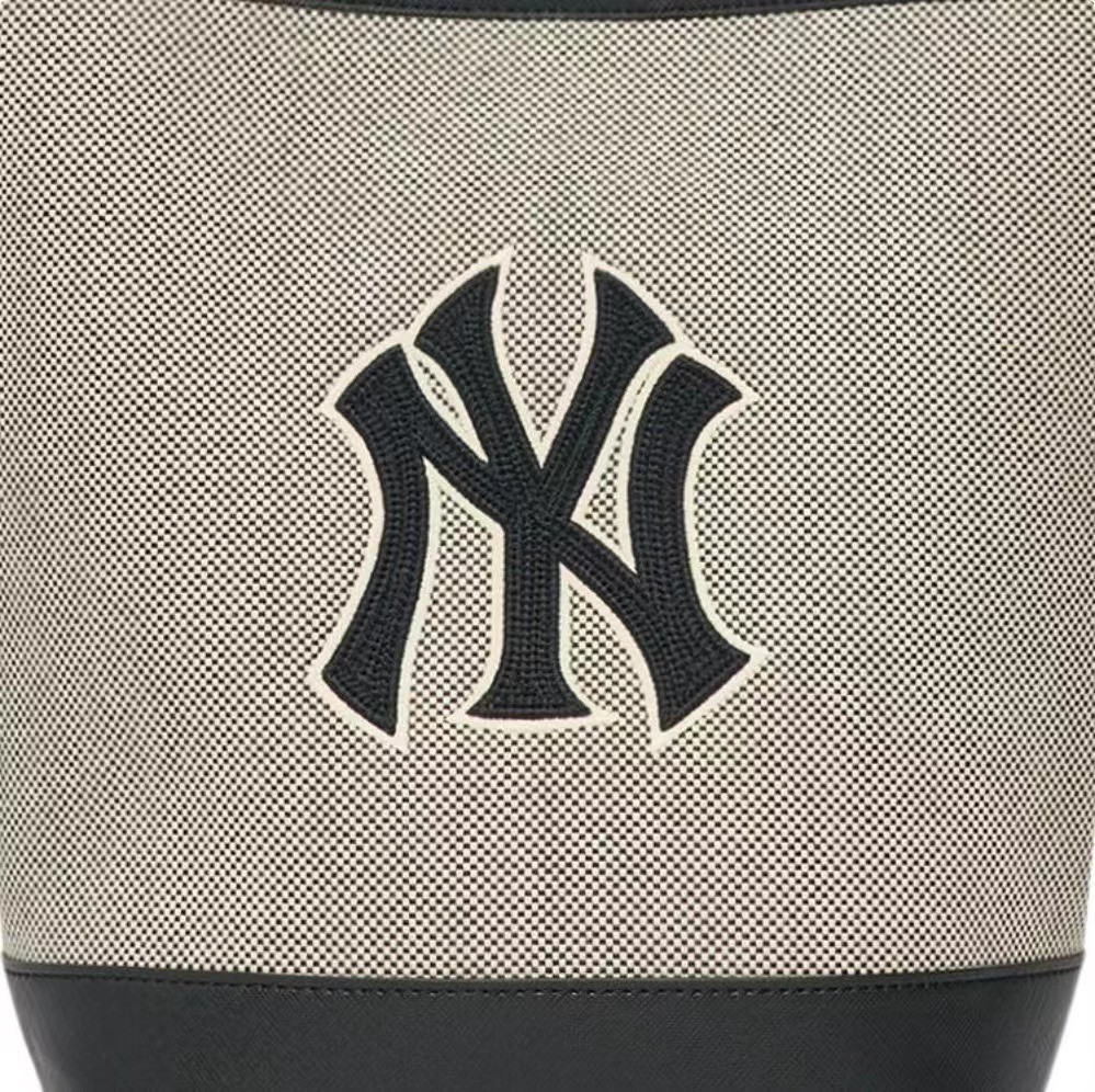 商品MLB|【享贝家】MLB 字母大Logo可调节帆布托特水桶包 拼接印花NY纽约洋基队单肩手提包 黑灰色 3ABMS072N-50BKS,价格¥542,第4张图片详细描述