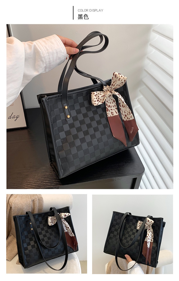 商品[国内直发] GLENVINTEN|格岚云顿女包秋季新款时尚复古压痕格子托特包女式单肩腋下包,价格¥126,第10张图片详细描述