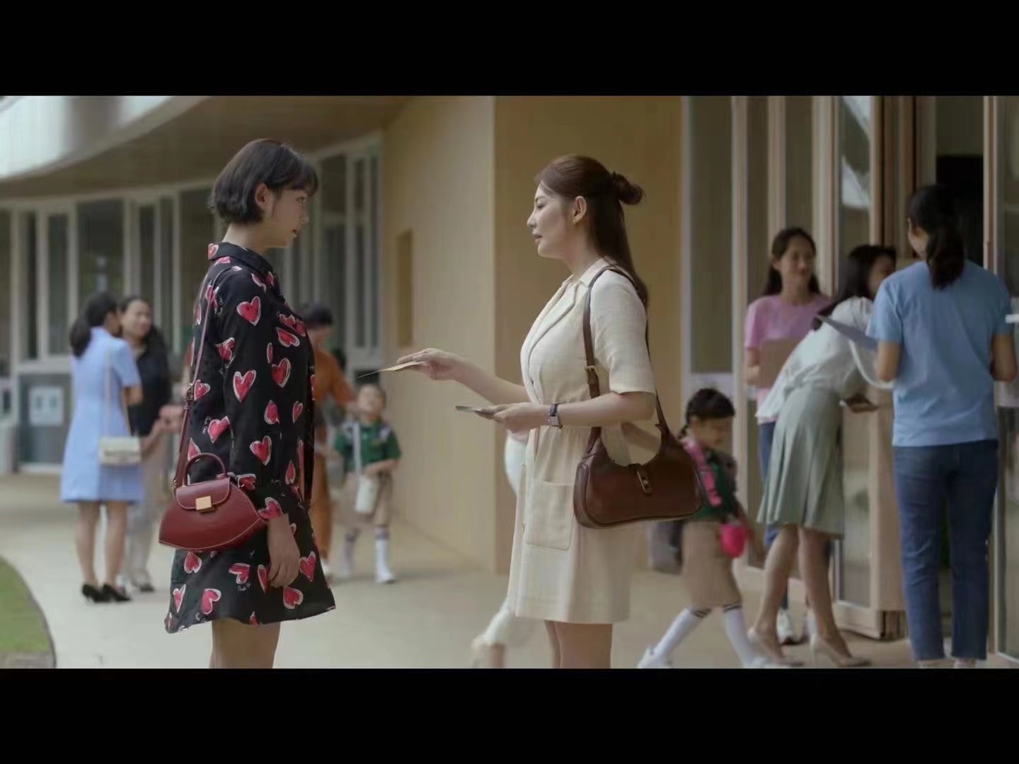 商品COCO D'ESTE|【国内直发】意大利进口 可可黛西新款加油妈妈》明星佩戴体Half-Moon半月包 ,价格¥2101,第8张图片详细描述