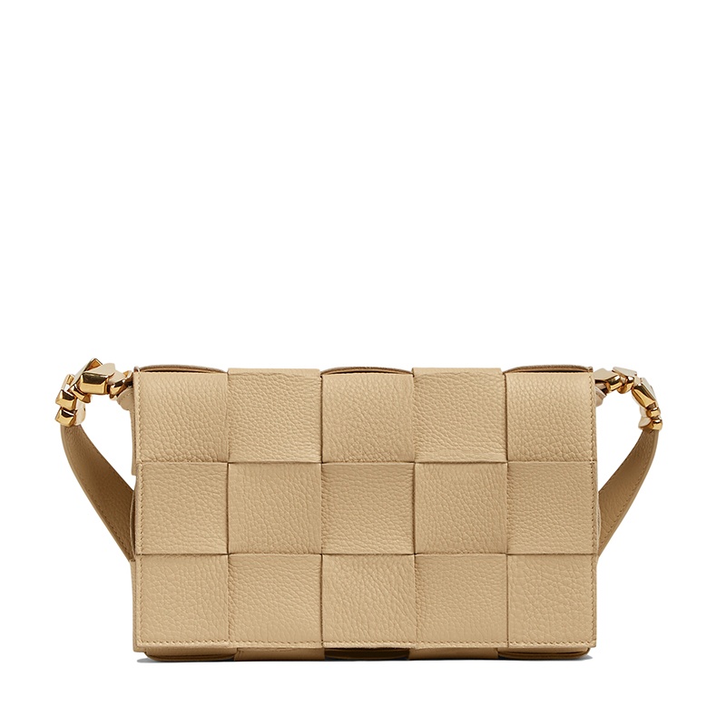 商品Bottega Veneta|【包税】Bottega Veneta/葆蝶家 CASSETTE系列 女士燕麦色小牛皮双面Intreccio编织单肩斜挎豆腐包666870V17H19776,价格¥18478,第3张图片详细描述