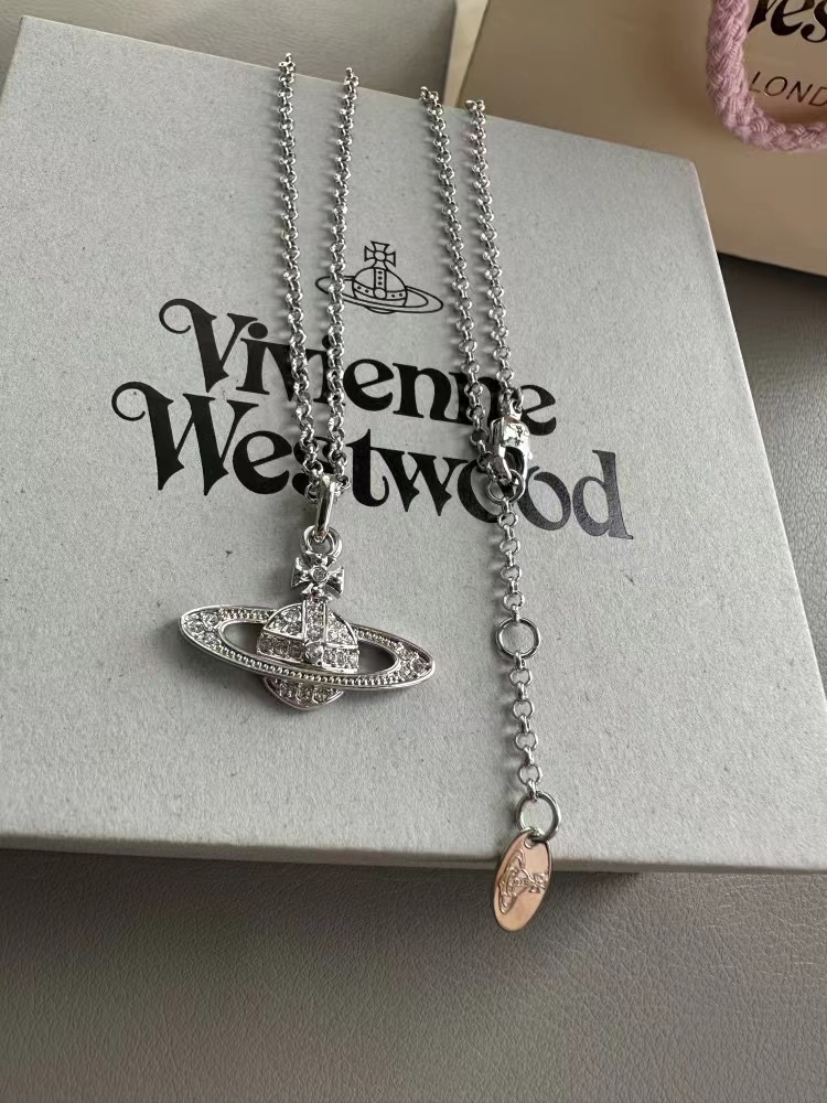 商品Vivienne Westwood|Vivienne Westwood 西太后土星项链 镶嵌个性 黄铜 项链 情侣款 银色6302010402P116P116 七夕情人节礼物,价格¥1305,第4张图片详细描述