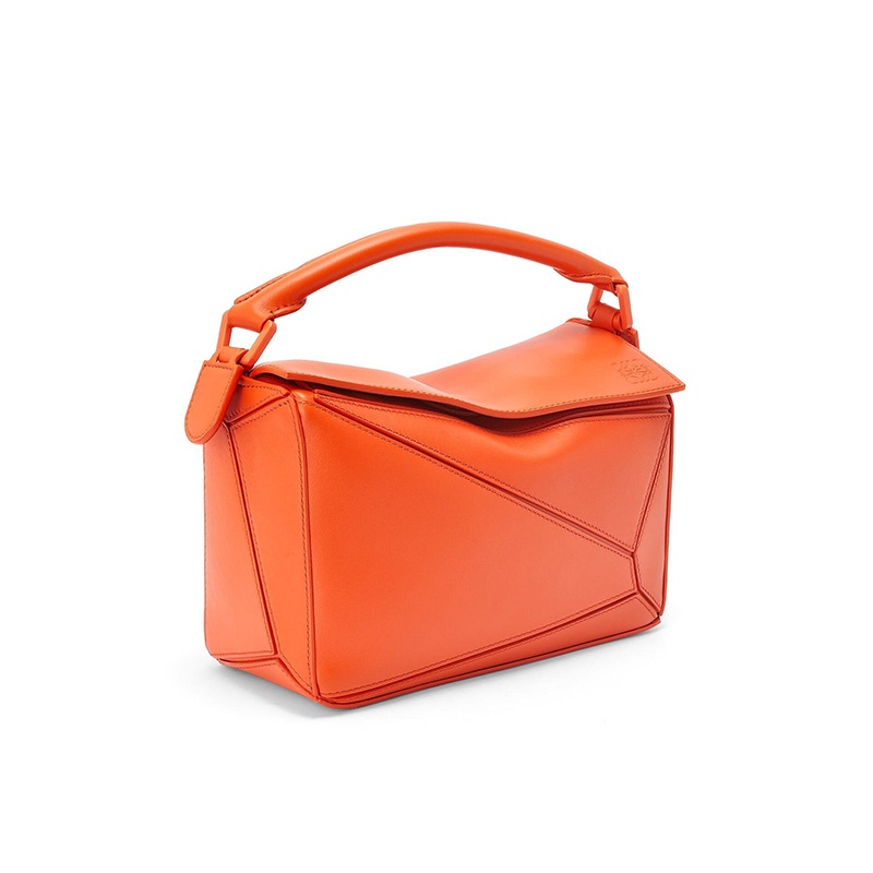 商品Loewe|LOEWE/罗意威 22年新款 Puzzle系列 女士小号橙色缎面小牛皮单肩斜挎手提拼图包A510S21X88-9100,价格¥21400,第3张图片详细描述
