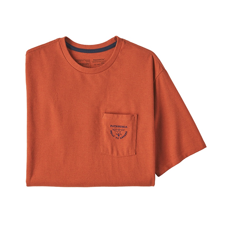 商品Patagonia|Patagonia 23年新款 男士铁锈色再生棉质混纺口袋短袖T恤,价格¥622,第2张图片详细描述