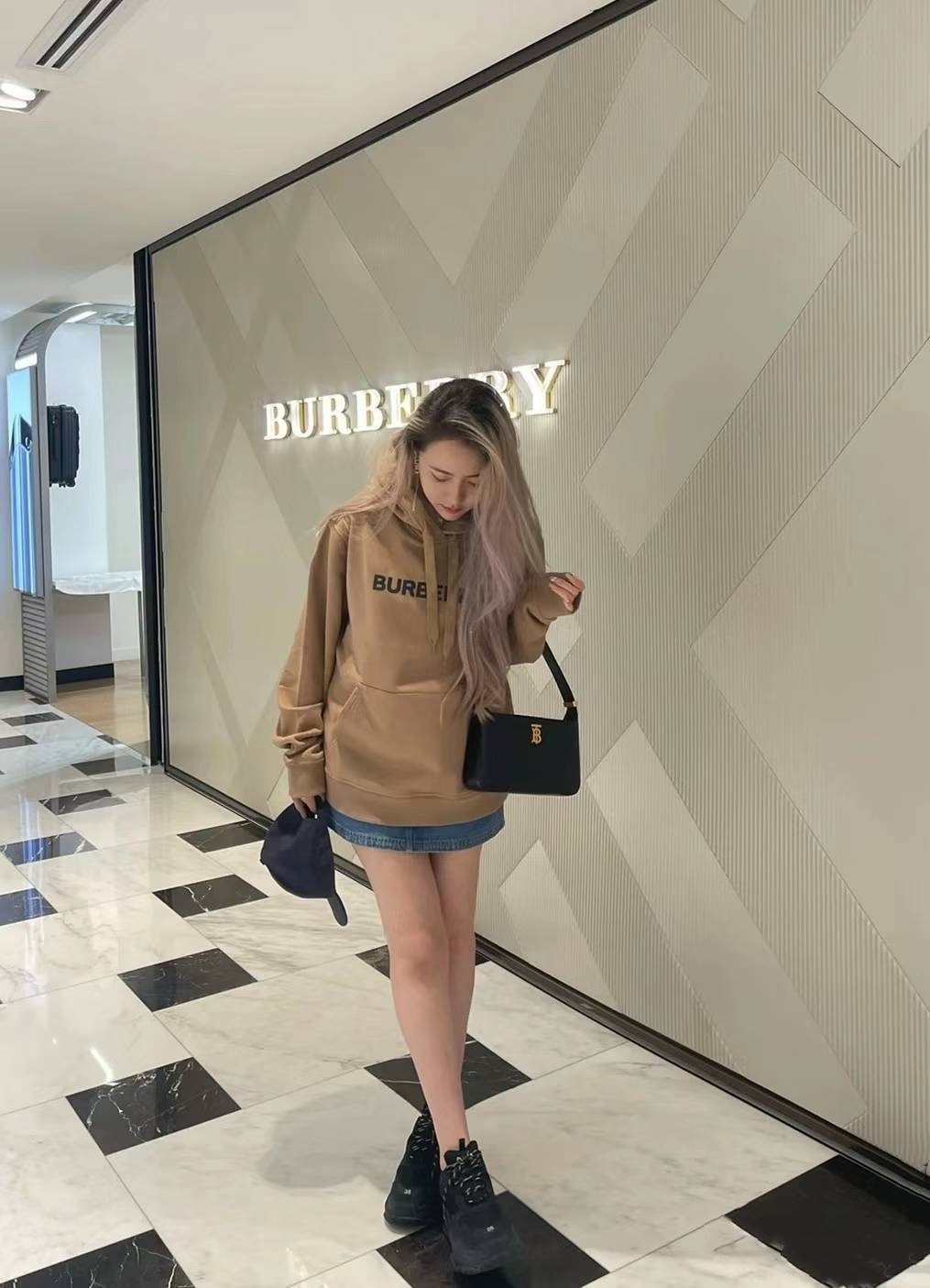 商品Burberry|BURBERRY/博柏利 女士驼色棉质徽标印花连帽卫衣80607021,价格¥2946,第7张图片详细描述