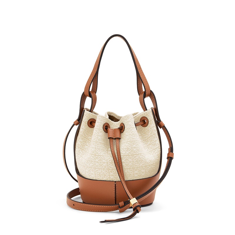 商品Loewe|【包税】LOEWE/罗意威 2021秋冬新款 Balloon系列 女士迷你米色/棕褐色徽标印花帆布小牛皮抽绳封口可调节肩带气球手提斜挎单肩包0010593002,价格¥11218,第6张图片详细描述