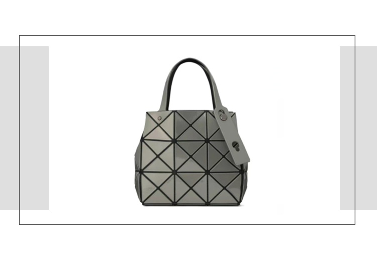 商品Issey Miyake|ISSEYMIYAKE 三宅一生CARAT纯色简约三角折叠敞口尼龙托特包Tote购物袋手提包常规女款青铜色 BB33-AG610-94,价格¥3823,第6张图片详细描述