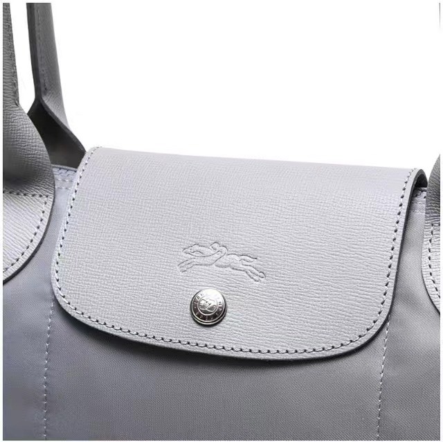 商品Longchamp|【SAvenue】LONGCHAMP 珑骧 LE PLIAGE NEO 大号饺子包长柄手提单肩包 女款 水泥灰色(提示：保税仓货品一人不可超过5单) 3597921837986（1899598E75）,价格¥958,第11张图片详细描述
