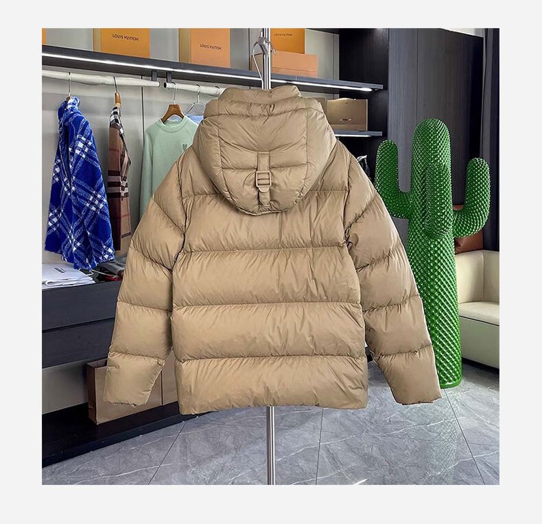 商品Burberry|BURBERRY博柏利 时尚冬季保暖长袖连帽羽绒服 80910931 男女同款情侣款 驼色,价格¥4816,第9张图片详细描述