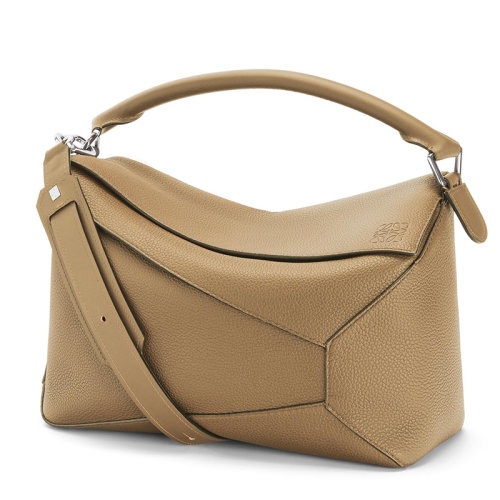 商品Loewe|【包税】LOEWE/罗意威 PuzzleEdge系列 男士深太妃糖色粒面小牛皮手袋斜挎包0010640894,价格¥24805,第4张图片详细描述