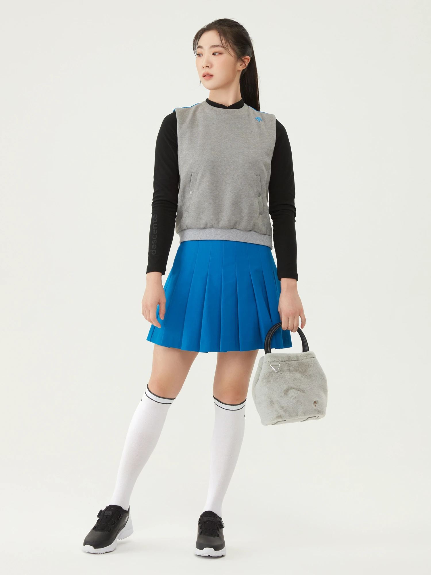 商品【预售商品15天发货】 DESCENTE|高尔夫系列女性拼接羽绒背心展现时尚魅力 DO32WFCV91-MLGG,价格¥1208,第3张图片详细描述