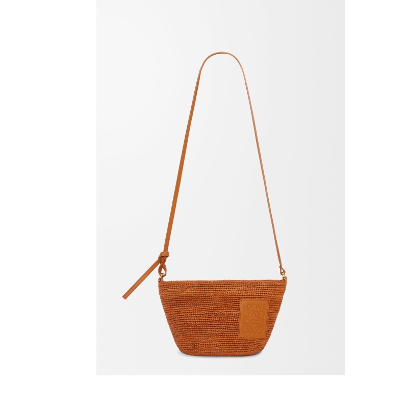 商品Loewe|罗意威 新款女士棕褐色拉菲草编织浮雕贴片单肩包 A689W10X06-1038,价格¥6636,第4张图片详细描述