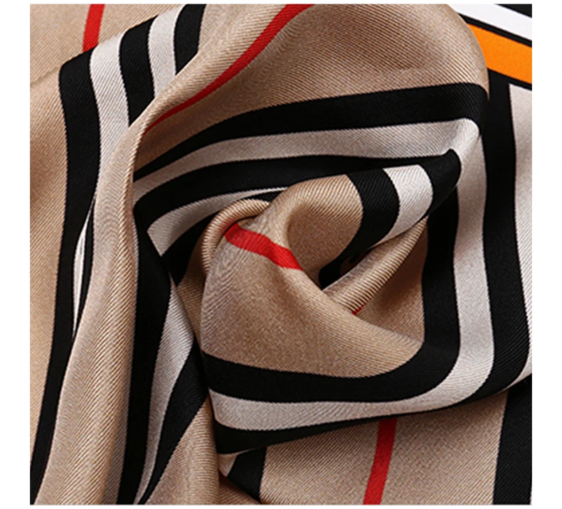 商品Burberry|BURBERRY 印花女士丝巾 8032458,价格¥3042,第7张图片详细描述