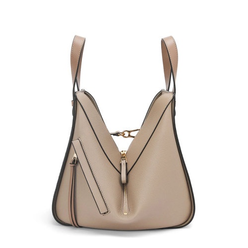 商品Loewe|【包税】LOEWE/罗意威 22新款Hammock系列 女士小号沙色柔软粒面牛皮革单肩斜挎手提吊床包A538S35X51-2150,价格¥19720,第5张图片详细描述