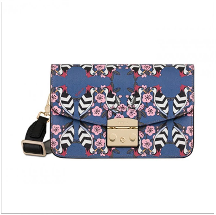 商品[国内直发] Furla|Furla 芙拉 女士时尚印花图案单肩斜挎包 922054,价格¥744,第3张图片详细描述