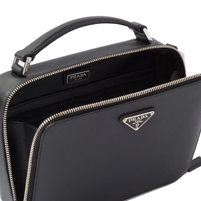 商品Prada|PRADA/普拉达 22春夏新款Brique系列 男士黑色Saffiano皮革银扣三角徽标配织物肩带单肩斜跨包手提包2VH069_9Z2_F0002_V_YMI,价格¥19514,第5张图片详细描述