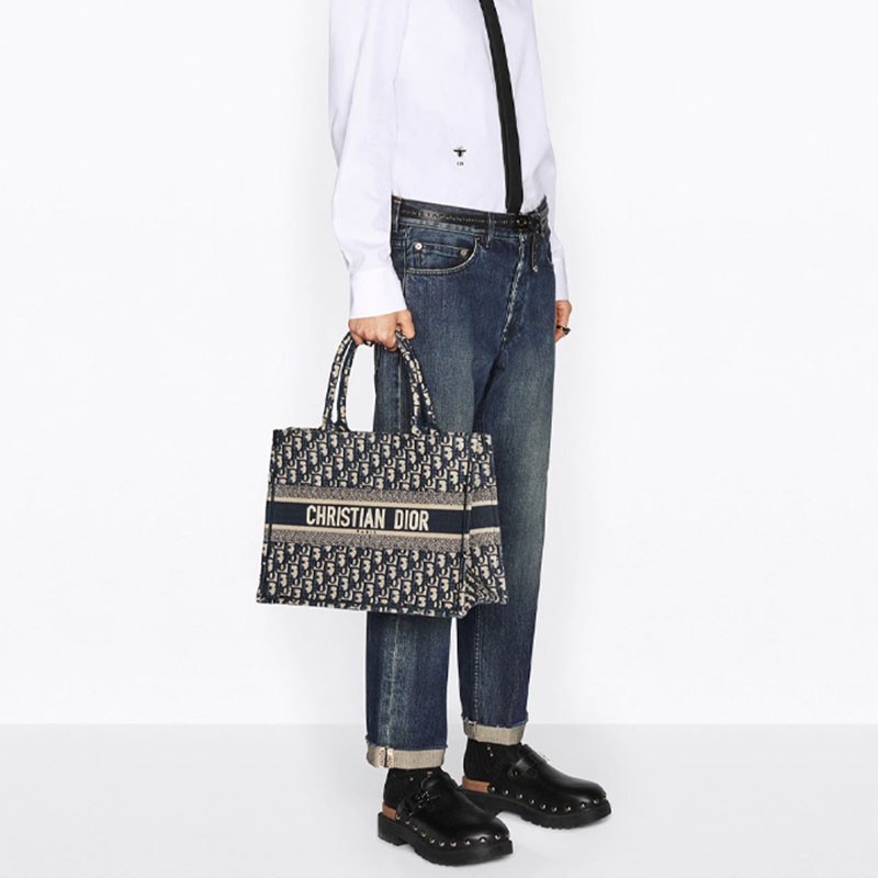 商品Dior|【国内直发已国检】DIOR迪奥书手提包印花托特包大容量手提包中号小号22年款,价格¥18049,第2张图片详细描述