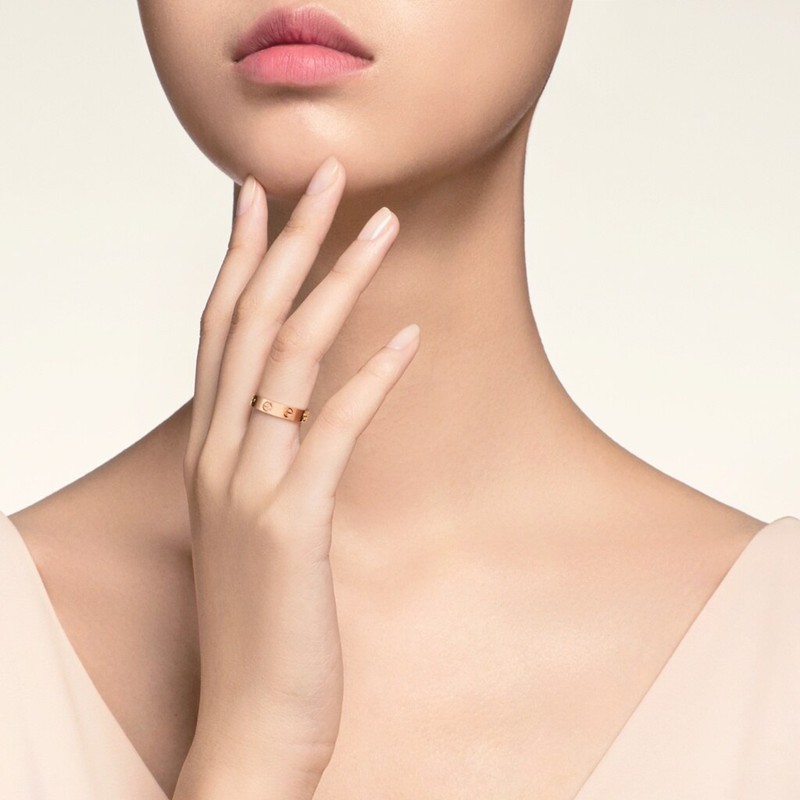 商品Cartier|【现货】卡地亚 经典款LOVE 18K金玫瑰金戒指结婚对戒 B4085200,价格¥9877,第3张图片详细描述