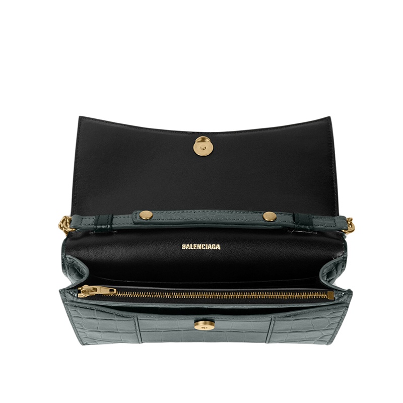 商品Balenciaga|Balenciaga/巴黎世家 新款HOURGLASS系列 女士迷你深绿色光泽鳄鱼压纹小牛皮金扣链式单肩斜挎沙漏钱包6560501LRGM3011,价格¥10590,第6张图片详细描述