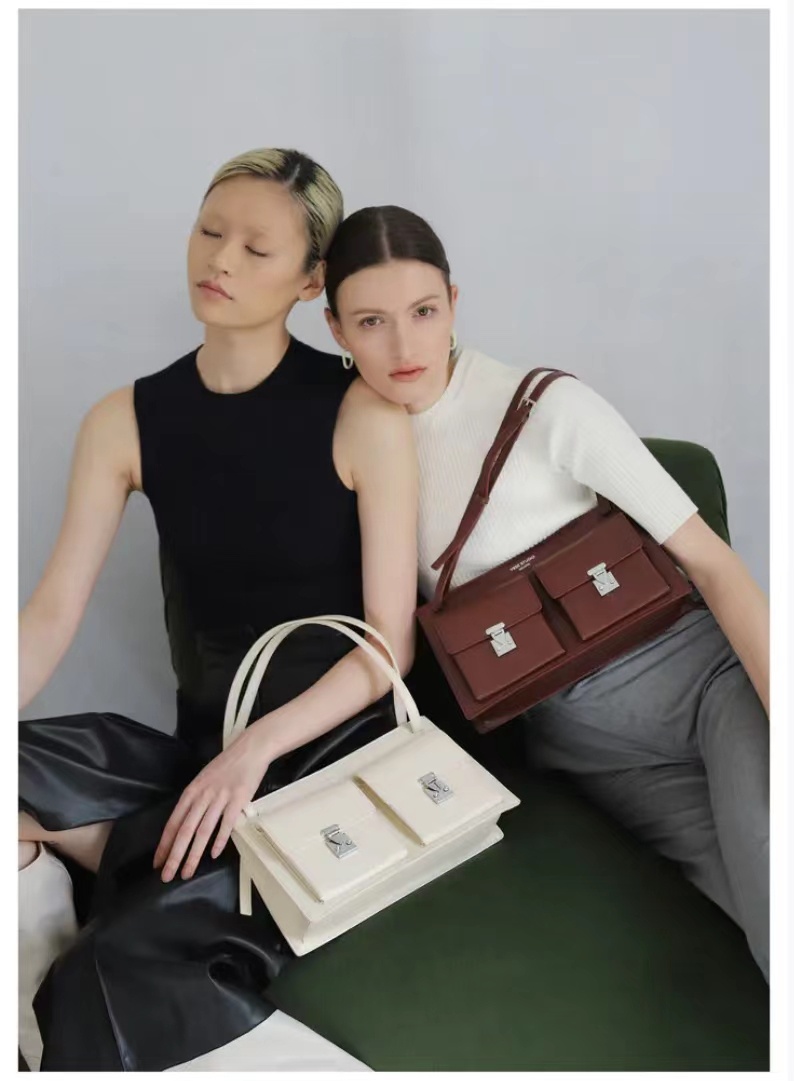 商品YESE STUDIO|【国内直发】YESE STUDIO TWINS 多色女士双口袋欧美单肩手提小方包商务腋下包,价格¥3006,第1张图片详细描述