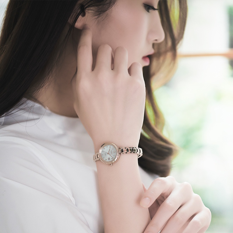 商品[国内直发] Casio|太阳能动力手表女士商务气质潮流时尚小巧精致简约石英表盘,价格¥1230,第1张图片详细描述