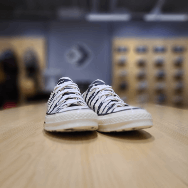 商品Converse|【韩国直邮|包邮包税】匡威 CHUNK TAYLOR70 ACAEVE 印花 GRIGNBLICHED ROW 帆布鞋 167811C,价格¥406,第3张图片详细描述