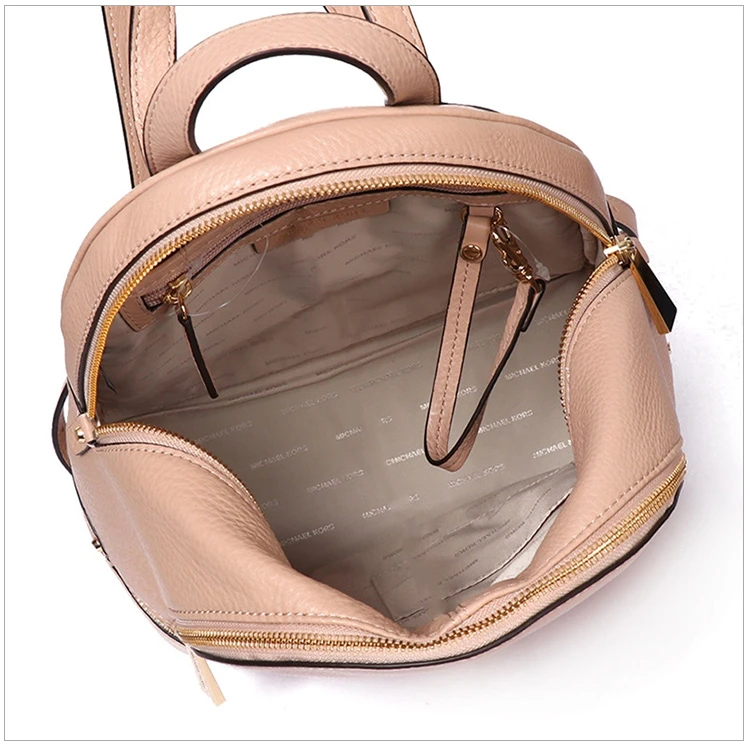商品Michael Kors|Michael Kors 迈克高仕 女士RHEA ZIP系列裸色皮革荔枝纹中号双肩背包 30S5GEZB1L-OYSTER,价格¥1728,第17张图片详细描述