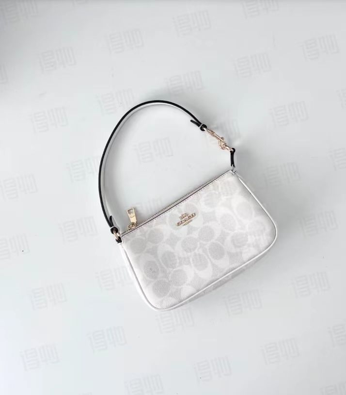 商品[国内直发] Coach|COACH蔻驰 Nolita 19 复古经典老花金标Logo 标志性涂层帆布 腋下包麻将包手提单肩包 小号 女款 粉笔白,价格¥1542,第4张图片详细描述
