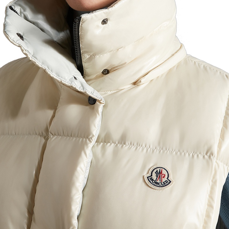 商品Moncler|Moncler/蒙克莱 22年秋冬新款 Luzule系列 女士象牙白/暖灰色漆面尼龙羽绒服马甲H20931A0006468950065,价格¥8824,第7张图片详细描述