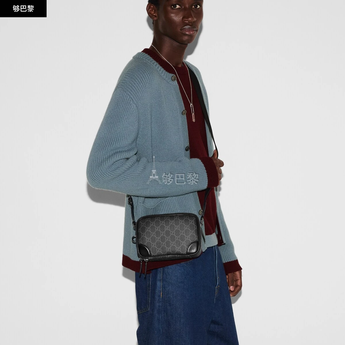 商品Gucci|【预售】 古驰 24秋冬 男士 单肩包 GG EMBLEM系列超迷你手袋 821217 FAED4 1000,价格¥13601,第4张图片详细描述